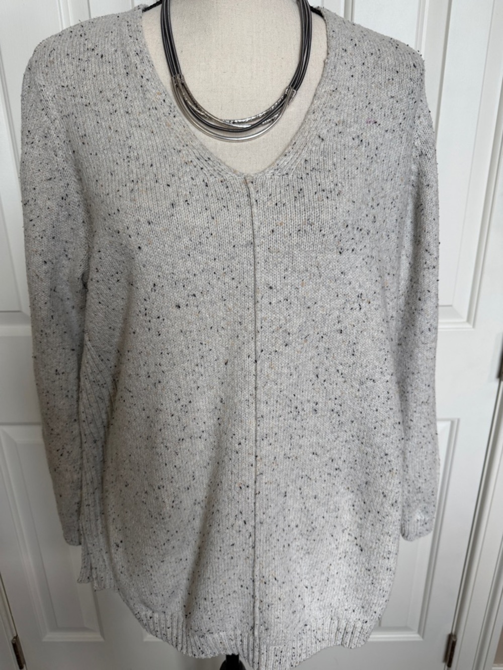 J. Jill Light Beige Speckled V-Neck Sweater